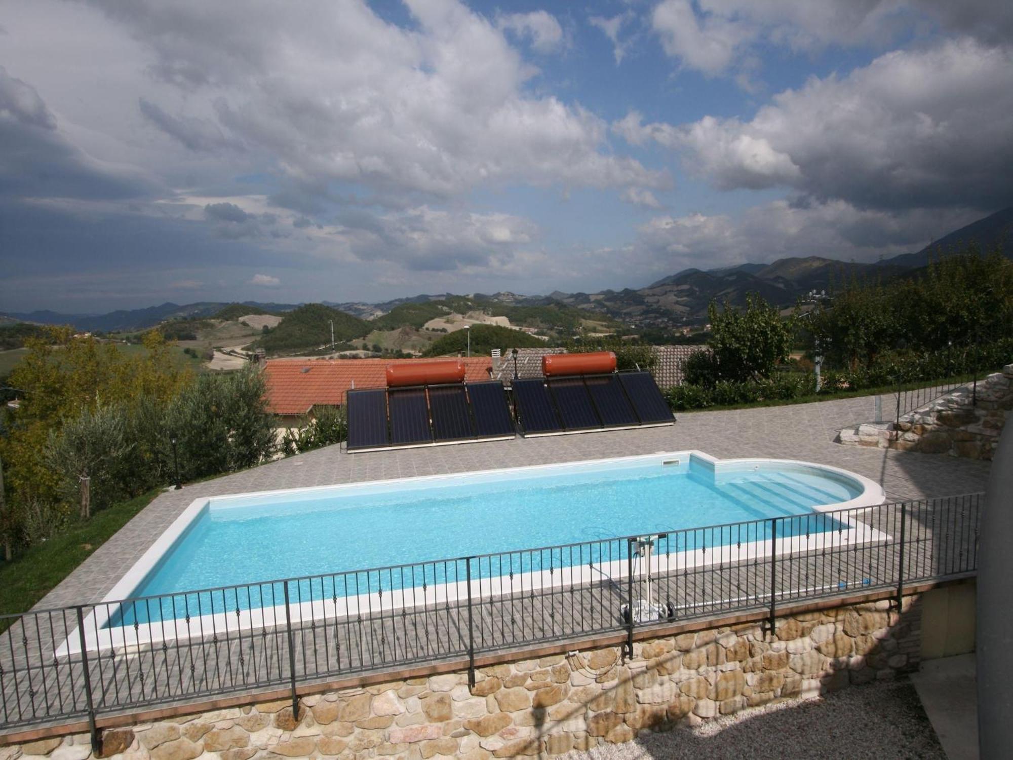 Timeless Villa In Cagli With Garden And Swimming Pool 外观 照片